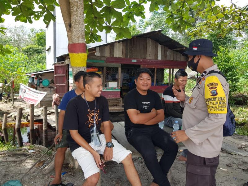 Bhabinkamtibmas Desa Kuala Panduk dan Petodaan Sosialisasikan AKB