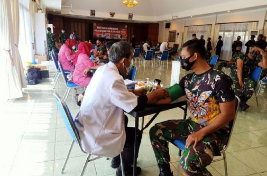 Jelang Peringatan Hari Juang Kartika, Satgas Yonif MR 413 Kostrad Donorkan Darah