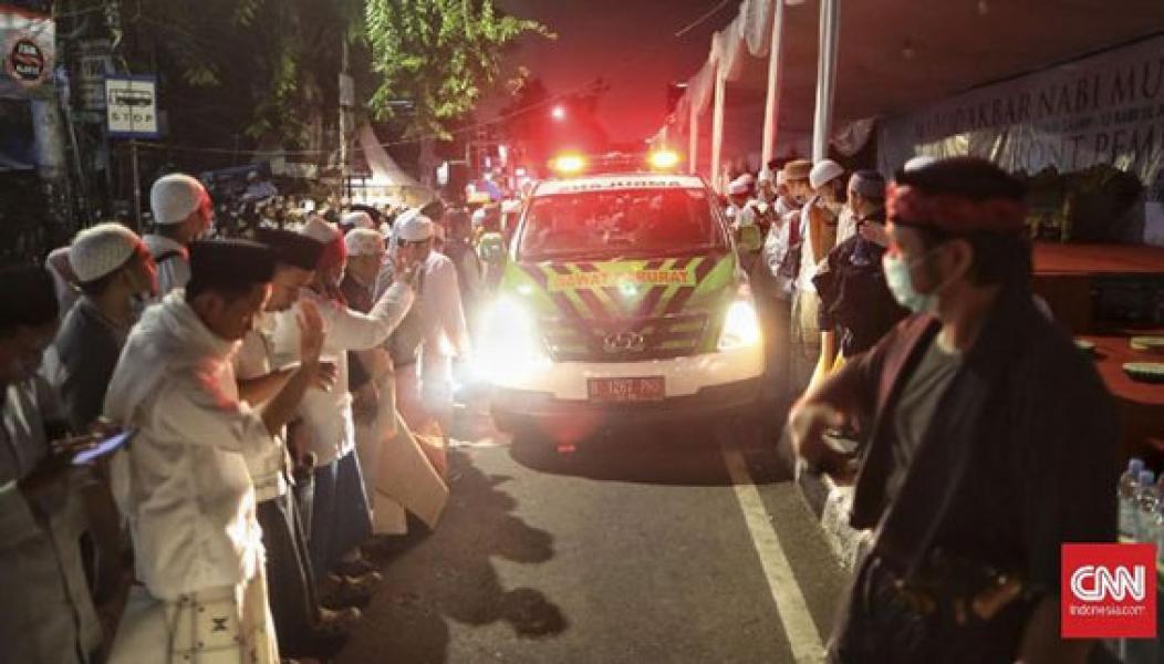 Jenazah Laskar FPI Tiba di Petamburan, Massa Bergemuruh