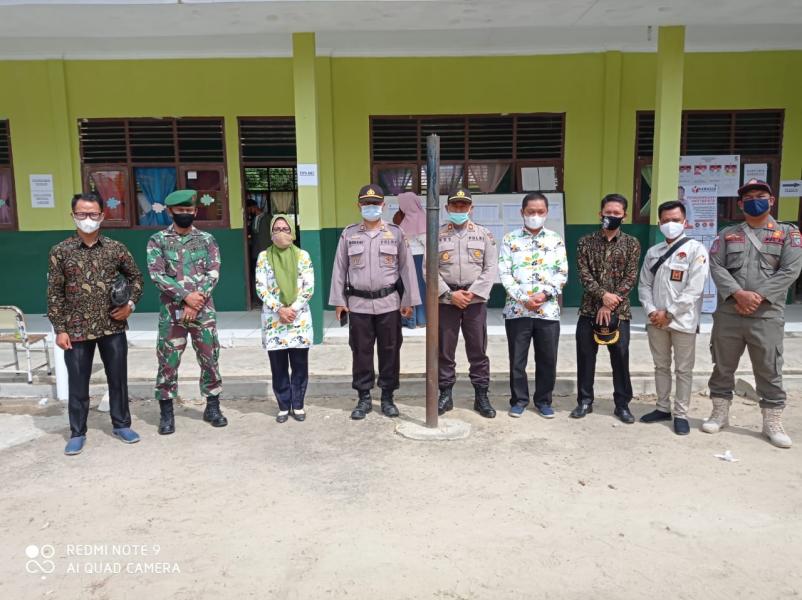 Kapolsek Bunut Bersama Upika Tinjau Sejumlah Lokasi TPS