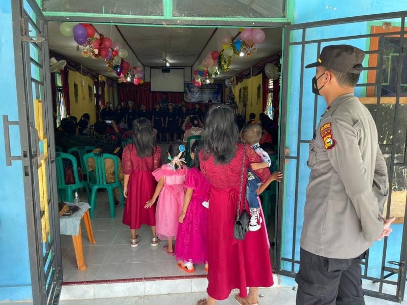 Kapolsek Langgam Pimpin Langsung Pam Natal di Gereja Langgam.