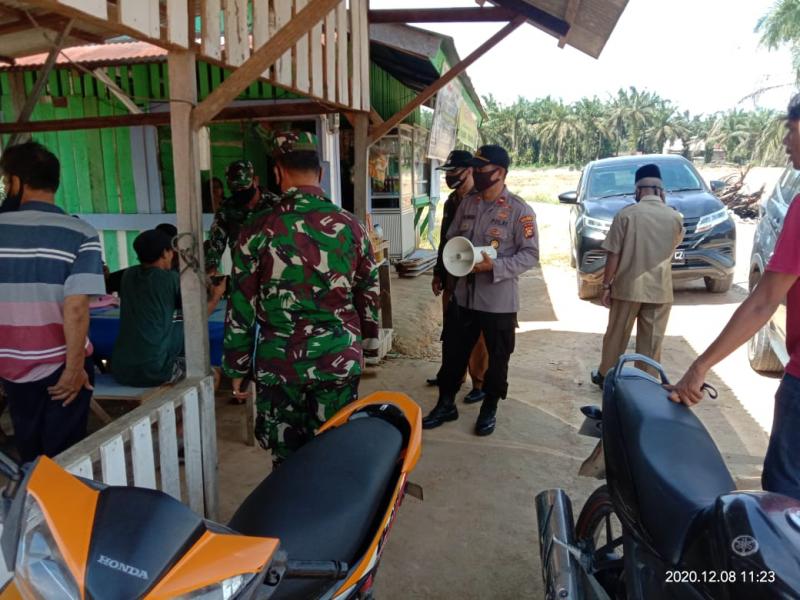 Kapolsubsektor Pelalawan Lakukan Penerangan Keliling Gabungan Terkait Pilkada di Pelalawan 2020
