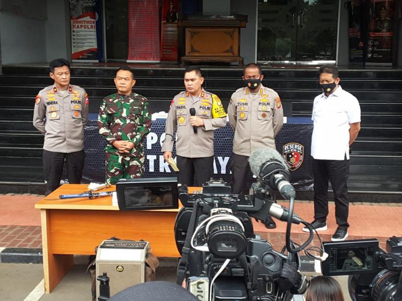 Pengikut MRS Todongkan Senpi dan Sajam ke Anggota Polri di Tol Japek