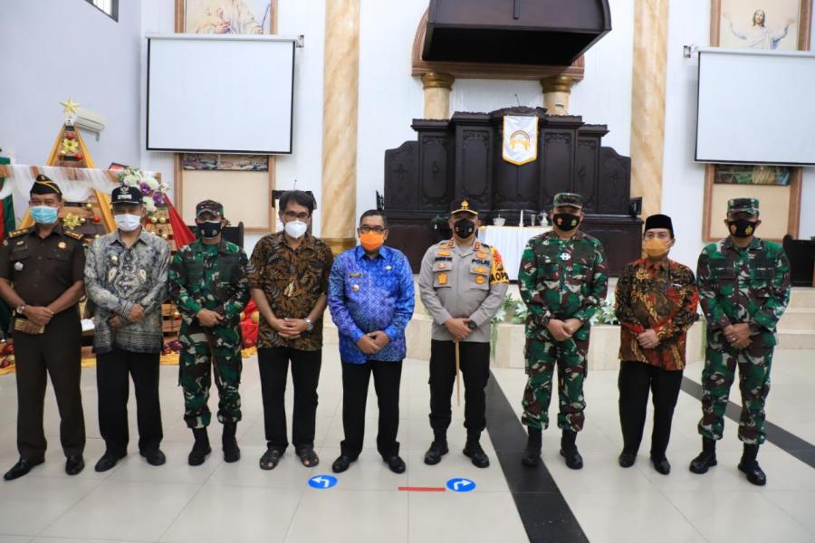 Persiapan Misa Natal, Kapolda dan Forkopimda Riau Tinjau Prokes Gereja di Pekanbaru