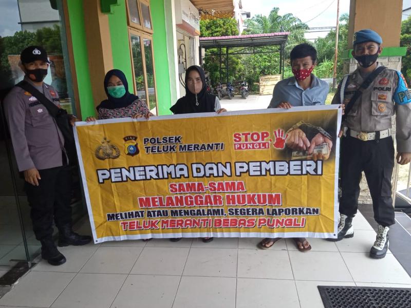 Piket Yanmas Polsek Teluk Meranti Sosialisasi Saber Pungli di Kantor Camat Teluk Meranti