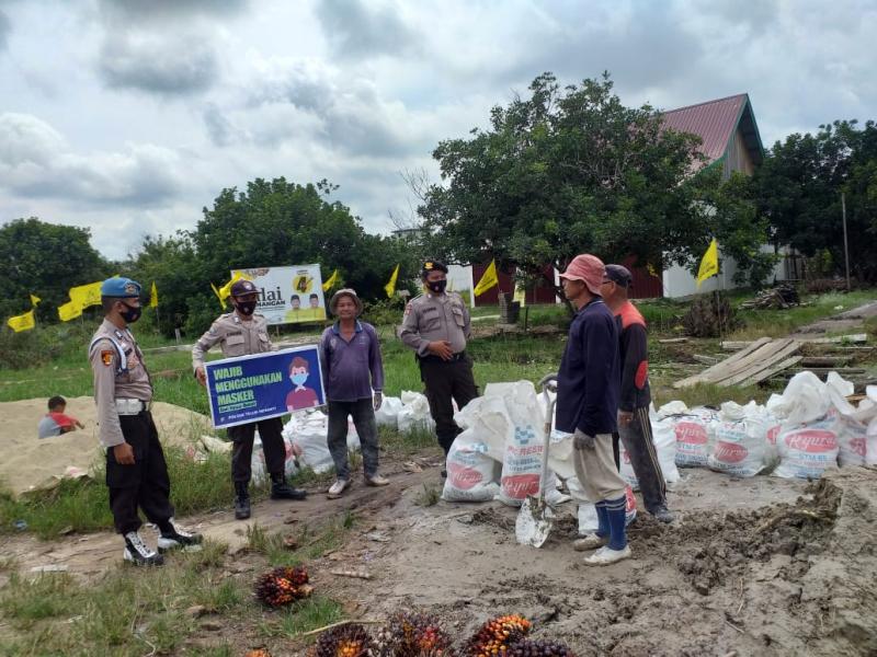 Piket Yanmas Polsek Teluk Meranti Tak Bosan Berikan Himbauan ke Masyarakat Agar Patuhi Prokes