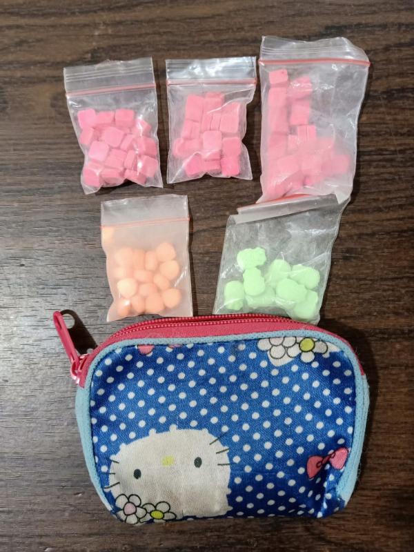 Polisi Tangkap Kurir dan IRT Bandar Ekstasi di Parkiran Tempat Hiburan Malam