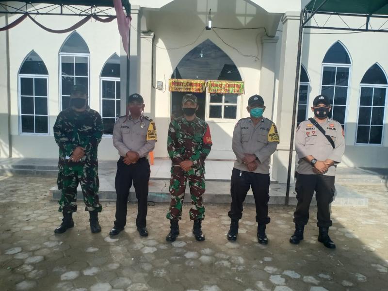 Polsek Bunut Lakukan Giat Sterilisasi dan Pengamanan Gereja