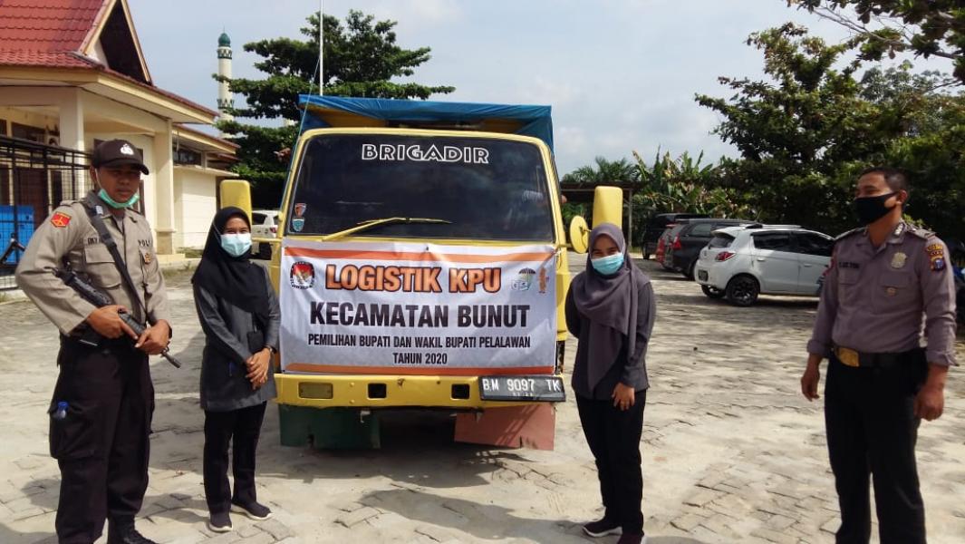 Polsek Bunut Lakukan Pengawalan dan Pengamanan Surat Suara  