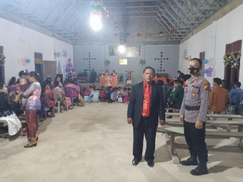 Polsek Pangkalan Kuras Lakukan Sterilisasi dan Pengamanan 36 Gereja