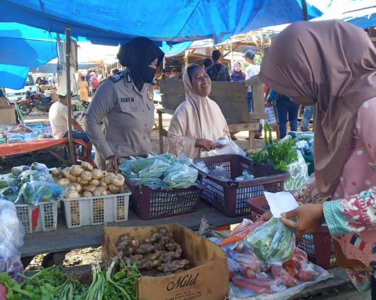 Polwan Polsek Teluk Meranti Terus Sosialisasikan Adaptasi Kebiasaan Baru