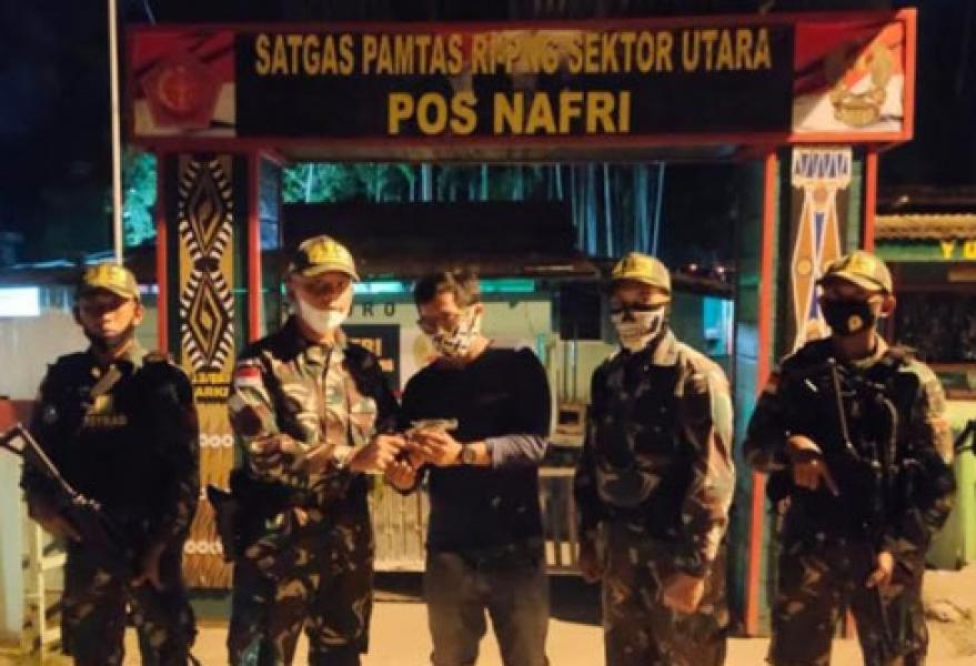 Satgas Yonif MR 413 Amankan 1 Pucuk Pistol Jenis Revolver Dari Hasil Sweeping