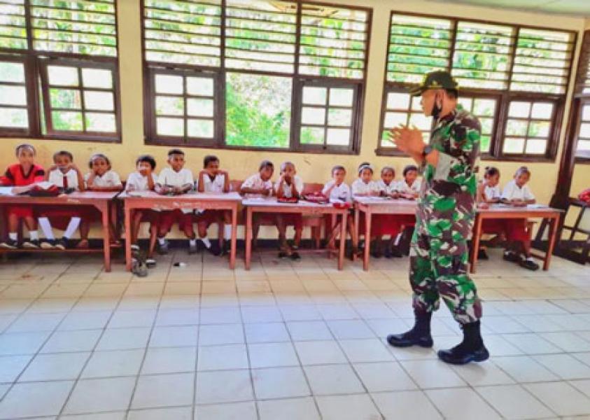 Satgas Yonif MR 413 Kostrad Bersama Guru Bertekad Cerdaskan Anak Perbatasan RI-PNG