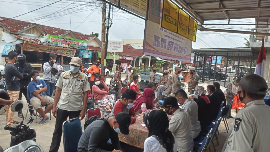 Sidang Ditempat, Polsek Pangkalan Kerinci Gelar Ops Yustisi Gabungan Penerapan Prokes Jelang Akhir Tahun