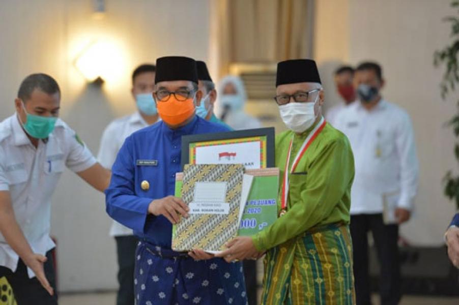 Wagubri Beri Penghargaan Kepada 12 Tokoh dan Pejuang Daerah Riau Tahun 2020