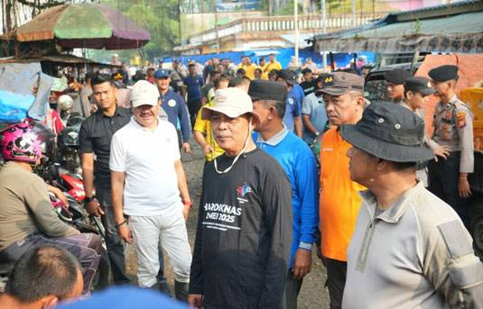 Bupati Inhil Pimpin Gotong Royong di Tembilahan