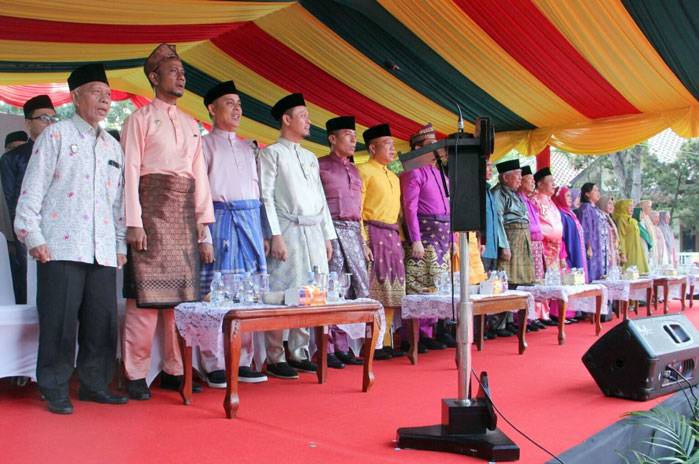 Bupati dan Ketua GOW Inhil Hadiri Pemecahan Rekor Dunia 6.000 Penari Zapin Serentak di Pekanbaru