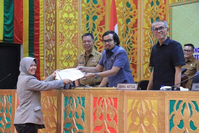 7 Fraksi Sampaikan Pandangan Umum Terhadap Nota Keuangan dan Ranperda APBD Kota Pekanbaru Tahun 2023