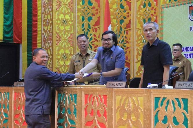 7 Fraksi Sampaikan Pandangan Umum Terhadap Nota Keuangan dan Ranperda APBD Kota Pekanbaru Tahun 2023